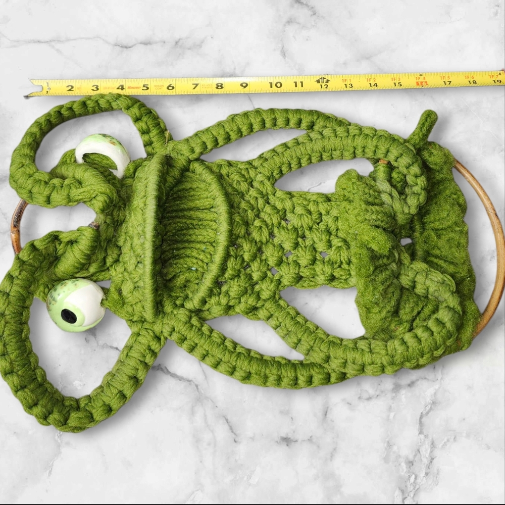 Vintage Frog Macrema Towel Holder - Picture 5 of 5